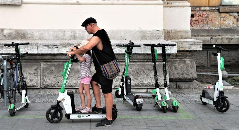 Robogósok veszélyeztetik a gyalogosokat a zebrán