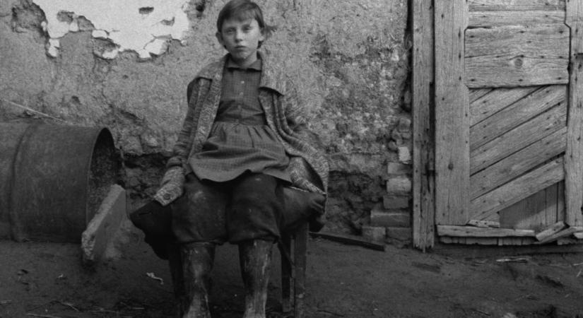 Krasznahorkai László tiszteletére levetíti a hét és fél órás Sátántangót is a köztévé