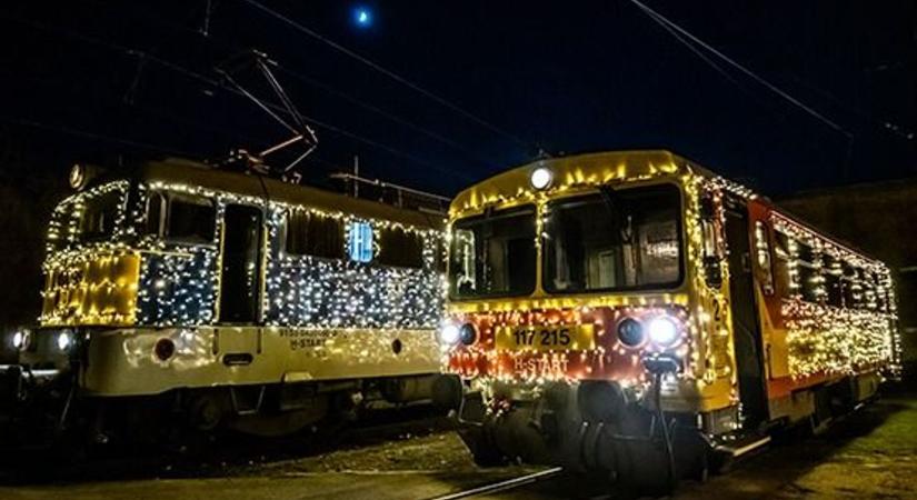 Igazi ritkaság: ünnepi fényekbe öltözött motorvonat érkezik Győrbe, a kocsi a Bakonyba is ellátogat
