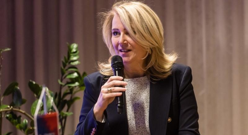 Gláser-Katona Zsuzsanna: Az autót férfi találta fel, de a közlekedést nő tette biztonságossá