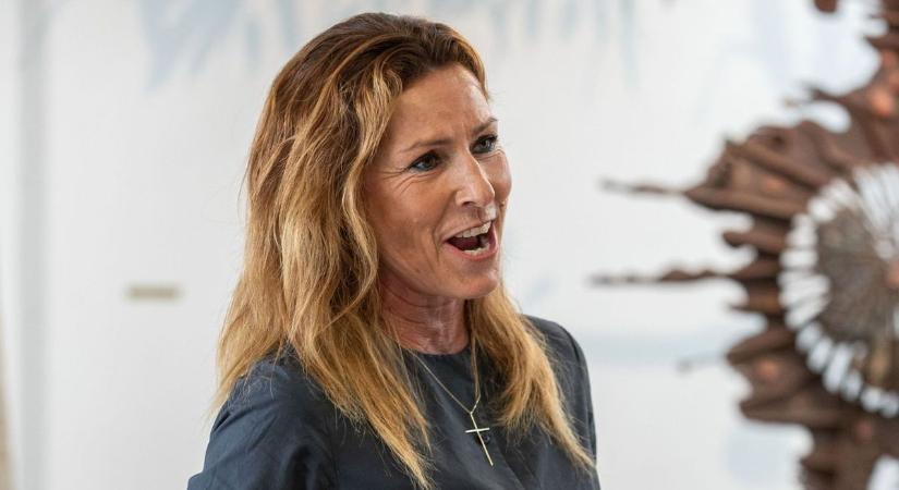 Dedikált Rubik-kockák árverése a bodajki kápolna felújításáért