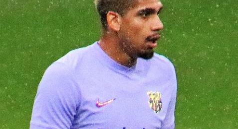 Izraelben regenerálódik a Barcelona sztárjátékosa