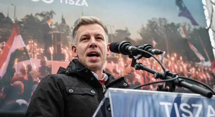 Tüntetést tart szombaton a Tisza Párt, a Deák térről a Karmelitához vonulnak