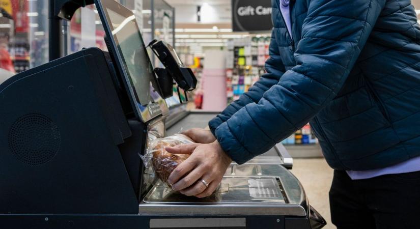 Így próbálják kijátszani az önkiszolgáló kasszákat a vásárlók