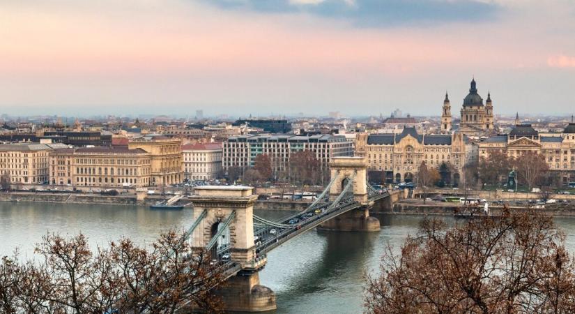 Szürkeség és enyhe köd uralja a szerdai időjárást