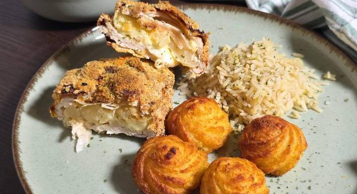 Rántott csirkemell körtével és camembert-rel töltve: ünnepi ebéd is lehet