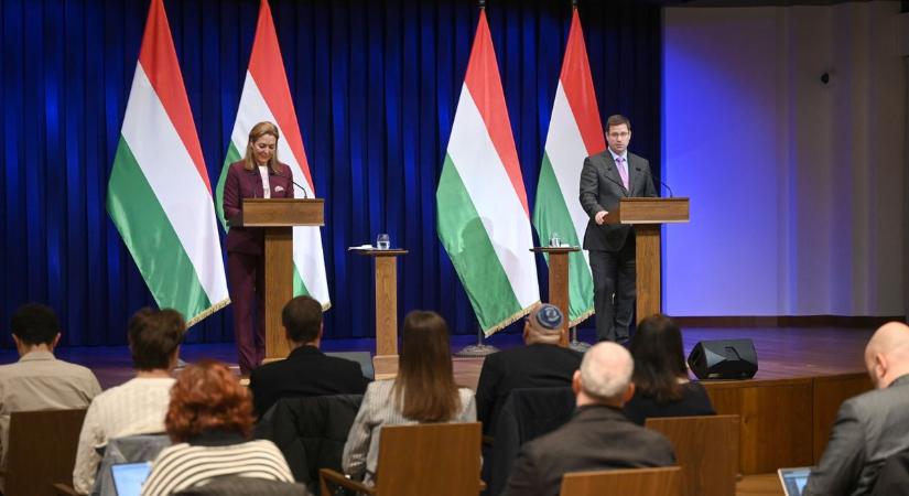 Gulyás Gergely: semmilyen nyomásra nem fogadunk be migránsokat (videó)