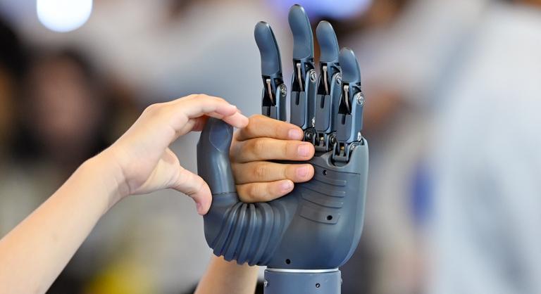 Mesterséges posvány és magyar daráló: a robot pötyög, de még mindig az ember hazudik