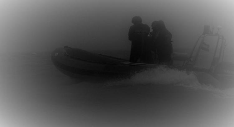 Mentés a vízen a balatoni ködben