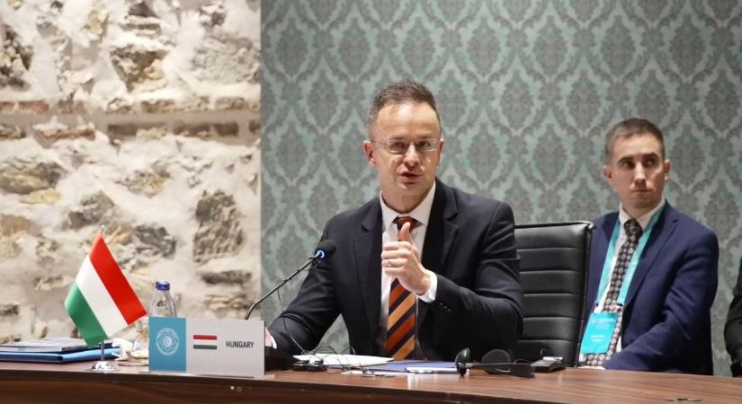 Szijjártó Péter: az EU a globális biztonságot veszélyezteti (videó)