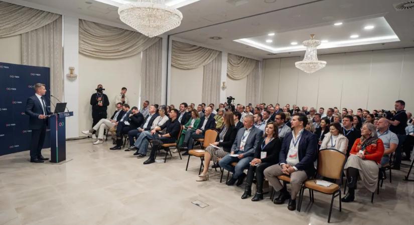 Magyar Péter: Orbán Viktor lett mára a világ legnagyobb álhírgyárosa, mindent hamisít