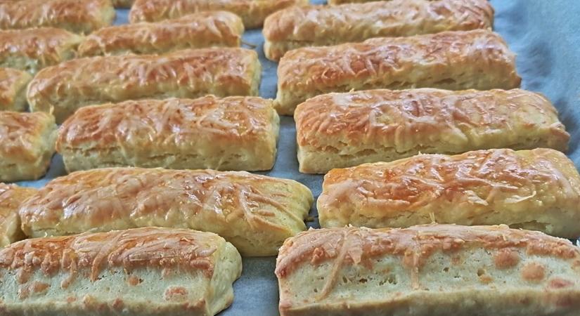 Ez a sajtos rúd pillanatok alatt eltűnik a tányérról: garantáltan függőséget okoz