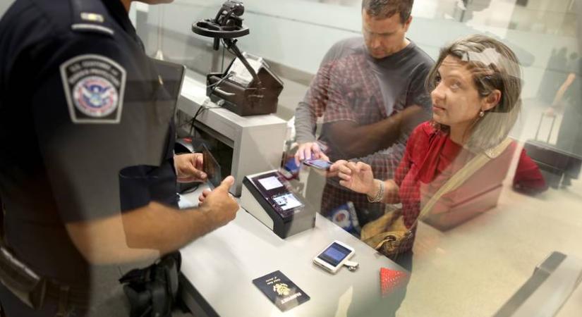 Megdöbbentő szabály léphet életbe a határon – ezt az adatodat is elkérhetik, ha Amerikába utazol