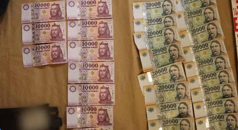 Trolin felejtette a pénzzel teli hátizsákját egy drogkereskedő, már nem először járt így Károly