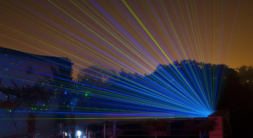 Így tegye fel a karácsonyi fényeket, hogy ne okozzon légikatasztrófát