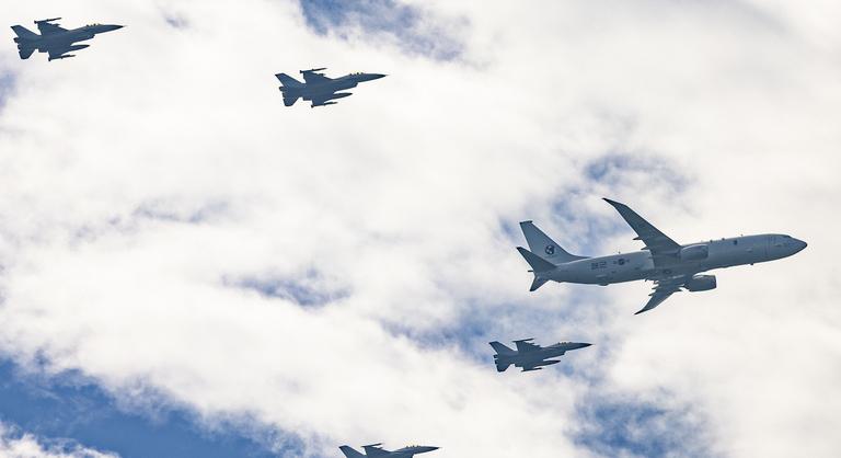Riasztotta vadászgépeit Dél-Korea, orosz és kínai katonai repülőket észleltek