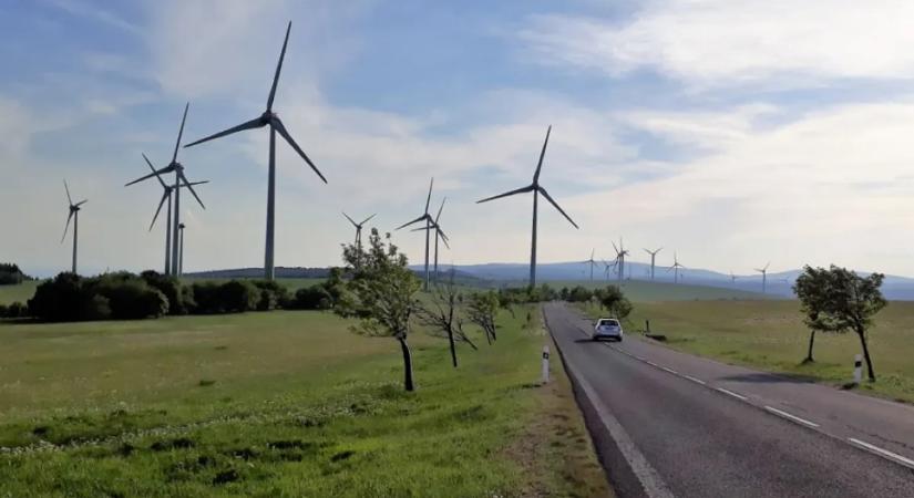 Mérföldkő a hazai energiapolitikában: új ajánláscsomag támogatja a fenntartható nap- és szélerőmű-fejlesztéseket