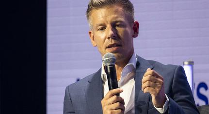 Magyar a Tisza Párt első frakcióülésén: „Orbán Viktor lett mára a világ legnagyobb álhírgyárosa: mindent hamisít: költségvetést, híreket, és most már közvélemény-kutatásokat is”