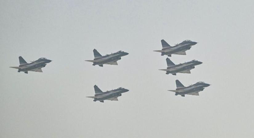 Három szuperhatalom feszült egymásnak: felszálltak a vadászgépek – az Egyesült Államok is állást foglalt