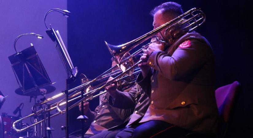 Fergeteges hangulatú évzáró koncerttel mondtak köszönetet a sok támogatásért a honvédek – fotók, videó