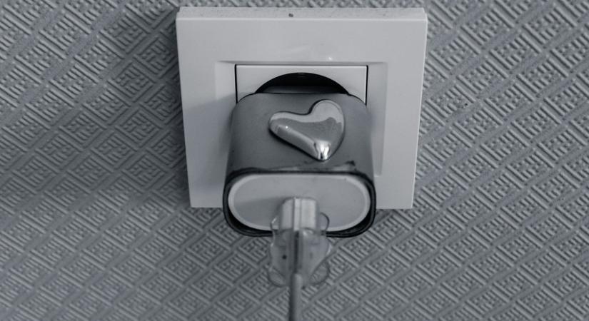 Sokkoló: ez a háztartási gép annyit fogyaszt, mint 60 hűtő egyszerre – mégis alig figyelünk rá