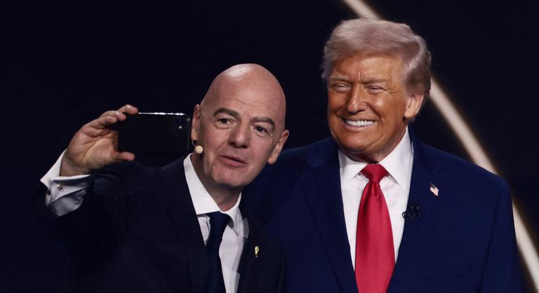 Nagy bajba kerülhet a FIFA elnöke, amiért túlzottan barátkozott Donald Trumppal