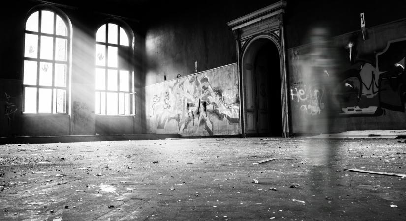 Félelmetes felfedezést tettek a padláson - kísértet járástól fél egy család