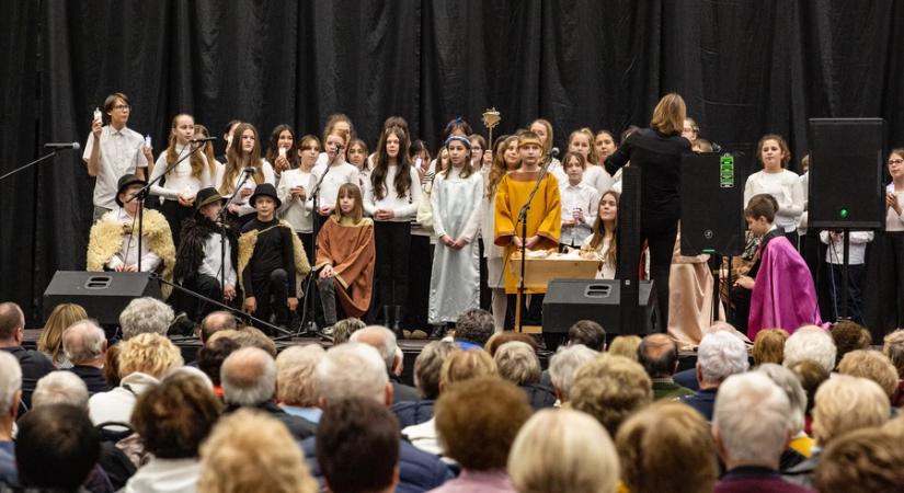 Karácsonyi nosztalgia – különleges műsorral érkezett Soltész Rezső Nagykanizsára