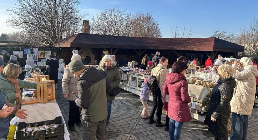 Adventi hangulat, vásár és ajándékosztás a nagykaposi Magyar Házban