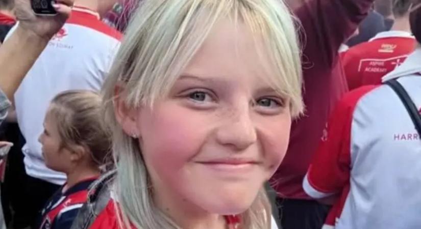 Iskolába tartva ütötték el a 12 éves diáklányt, Anita nem mozdul a kórházi ágya mellől