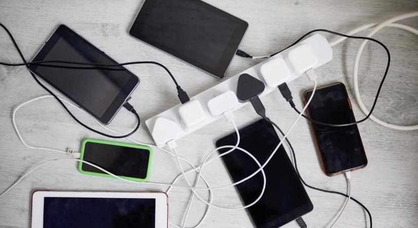 Rengeteg magyar cserélheti le idén karácsonykor a telefonját: ezeket a használt mobilokat keresik most sokan