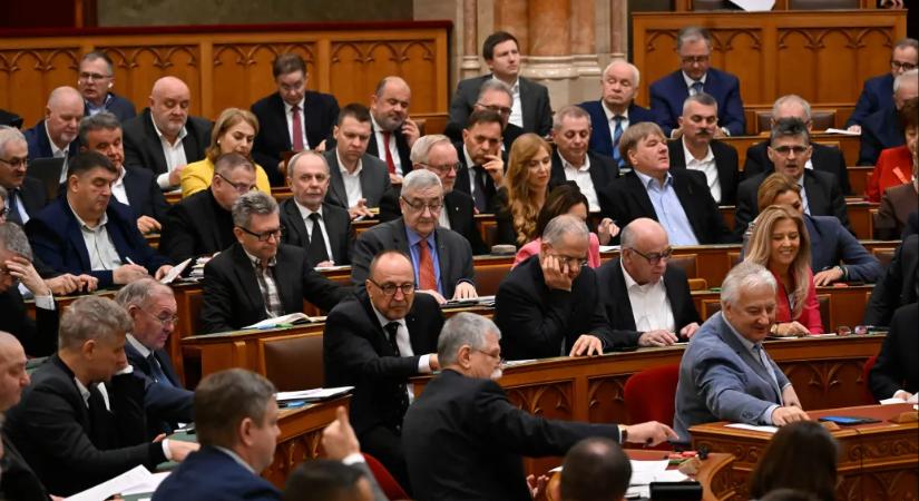 A 14. havi nyugdíj bevezetéséről és Sulyok Tamás megerősítéséről is döntött a parlament