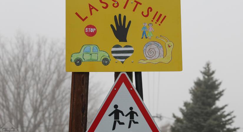 Fogyatékossággal élő gyermekek rajzaival ösztönzik lassításra az autósokat