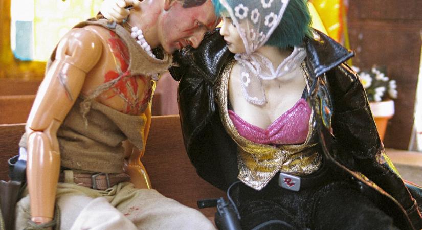 150 ösztönös fotó a párizsi Bruno Decharme-gyűjtemény legszebb darabjaiból