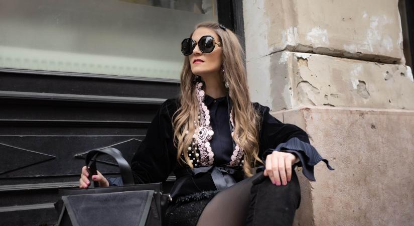 A RÉSZLETEKBEN SZÜLETŐ JELENLÉT