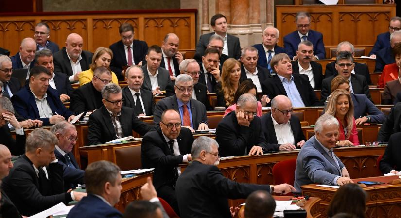 Döntöttek Lázár János, Toroczkai László és Tordai Bence mentelmi jogáról