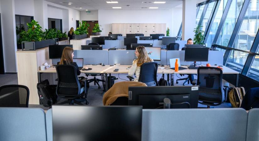 Csúcskategóriás irodaházban nyitott új irodát a PwC – fotókkal