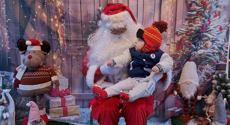 A Vadvirág térre is megérkezett a mikulás