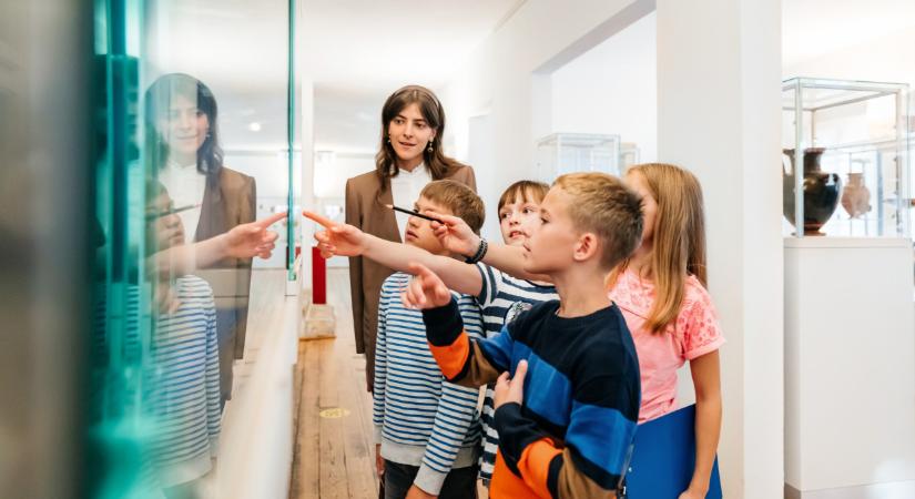 Kész, vége! Betiltották a közösségi médiát a 16 év alattiaknak, mától él a szabály