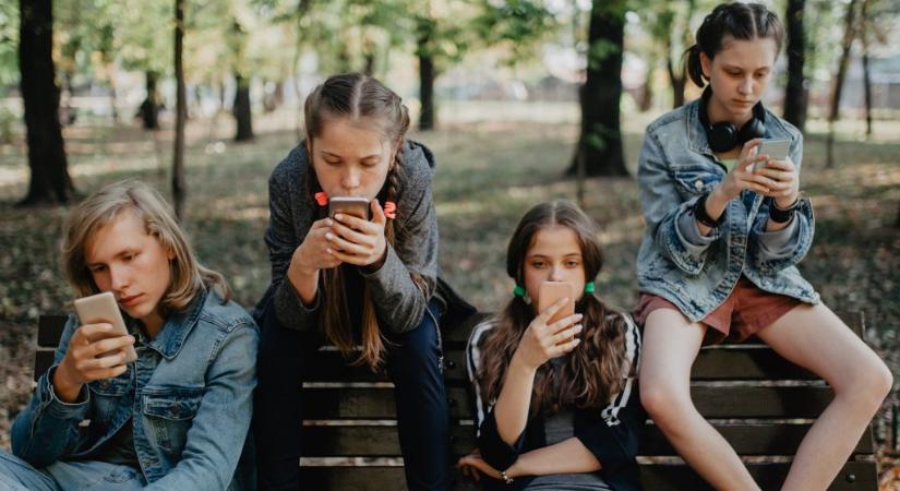 Be lehet-e tiltani idehaza is a 16 éven aluliak közösségimédia-használatát?