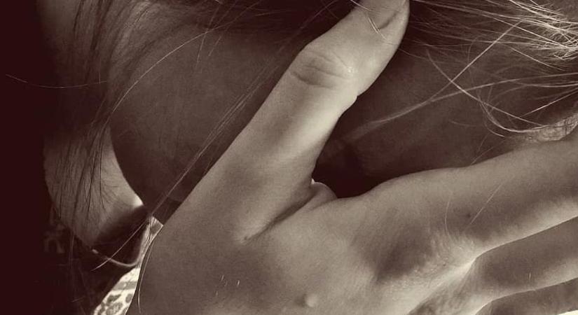 Szexuális erőszak miatt letartóztattak egy borsodi tanárt