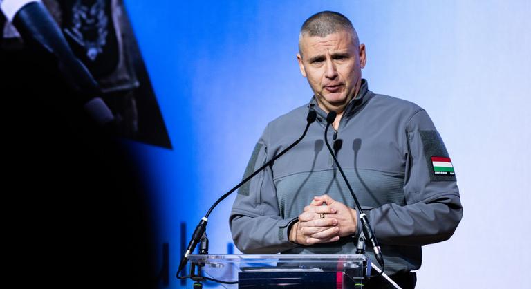 Szabálysértési eljárás indult Ruszin-Szendi Romulusz ellen fegyverviselése miatt