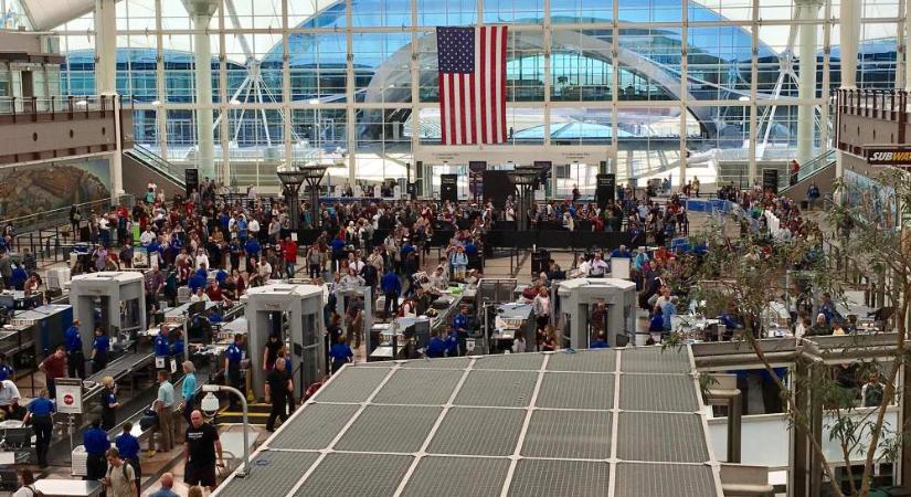 Az USÁ-ba indulóknak fel kell tárniuk a közösségimédia múltjukat a tervek szerint