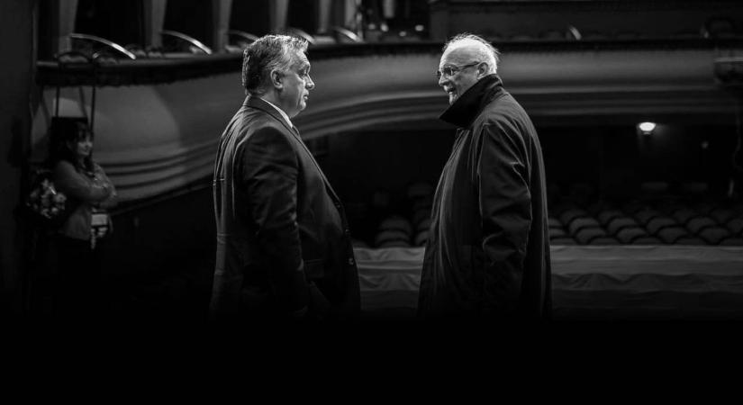 Orbán Viktor közös fotóval búcsúzik Balázs Pétertől
