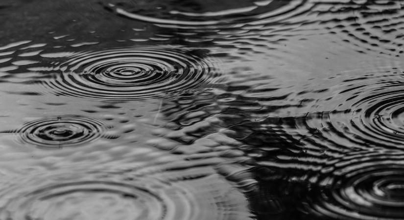 Fagy is lehet: makacsul tartja magát a szürke időjárás, meghosszabbították a riasztást térségünkben