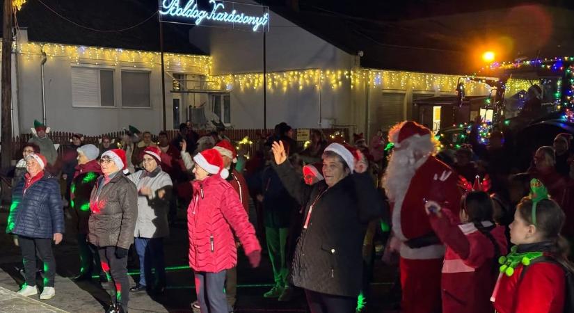 Százak gyűltek össze, hogy segítsenek: meg kellett menteni a zagyvarékasi Mikulást