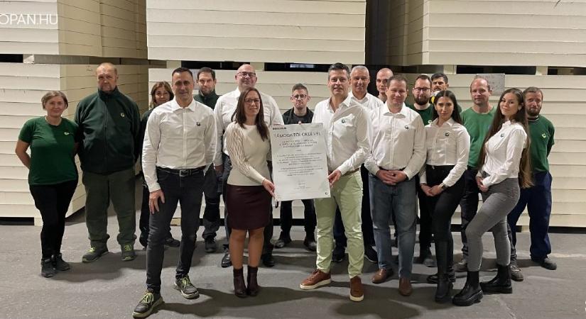 Ajándékok vásárlása helyett inkább egy jó és fontos ügyet támogattak…