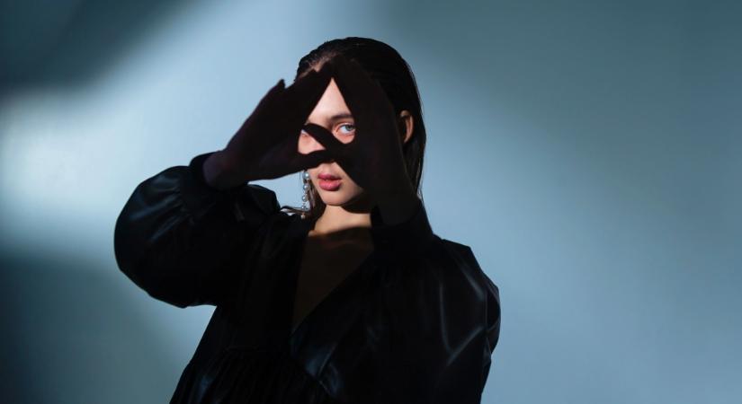 Könyvklub – The Housemaid – A téboly otthona (filmes borítóval)