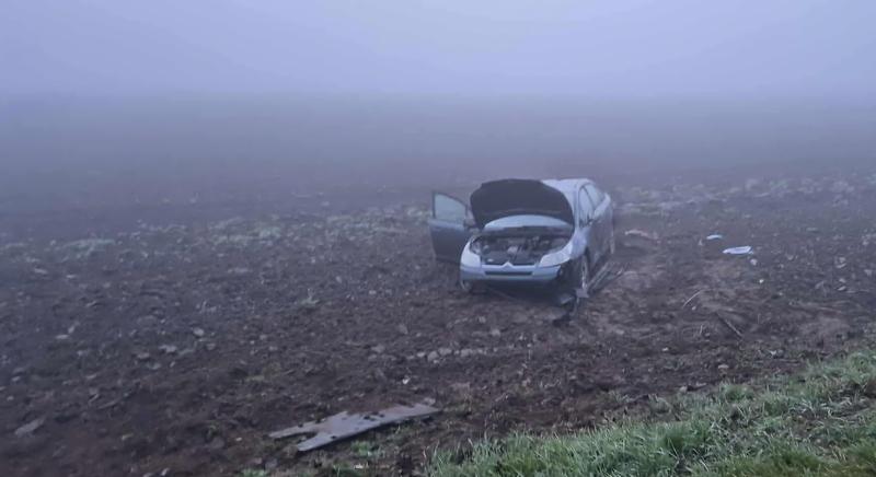 Szabadnapos mentős mentett ki egy családot a felborult autóból