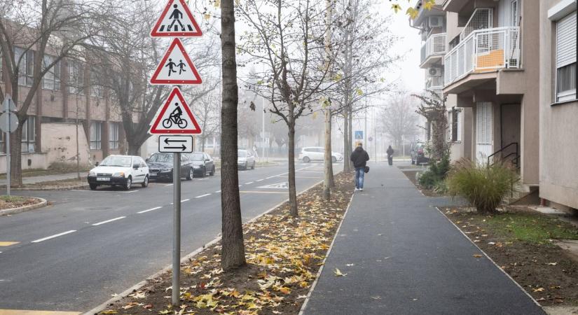 Ezen a járdaszakaszon már nem kell bukdácsolni, mert megszűnt a botlásveszély (galéria, videó)